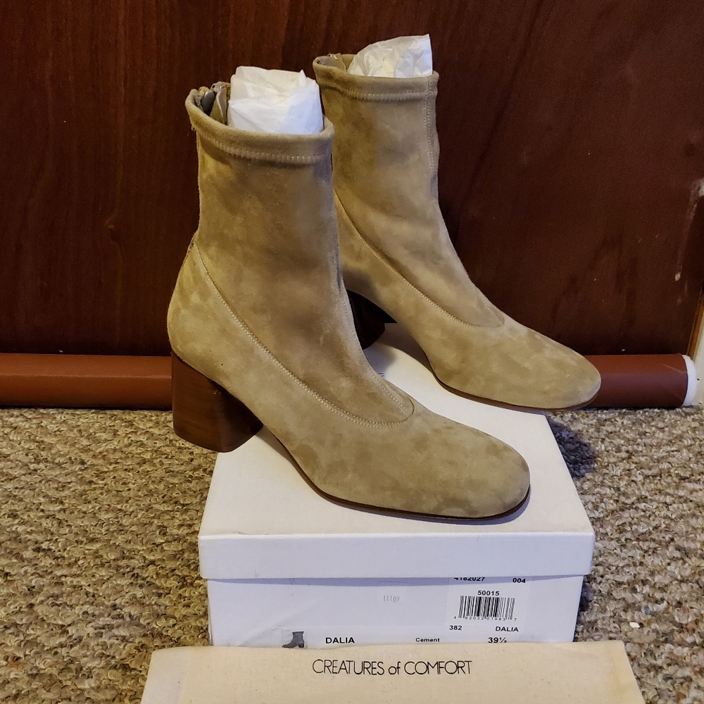 NIB CREATURES OF COMFORT Dalia Square Toe Suede Mid-Heel Beige Booties sz 39.5 - Picture 5 of 13